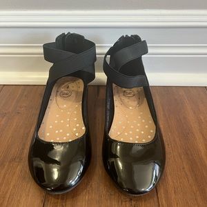 Girls black shiny dress shoes size 3